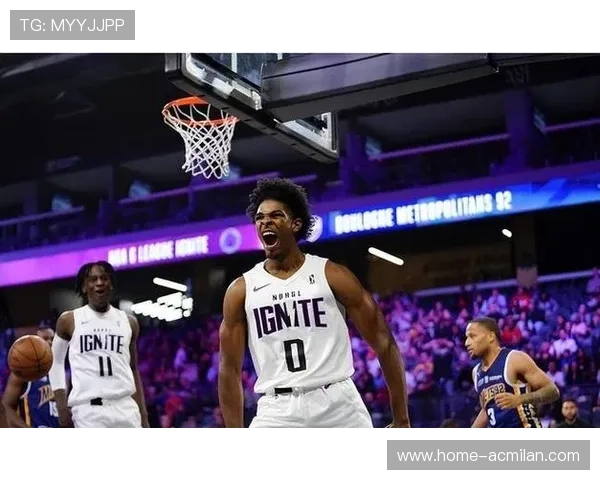 年轻后卫在训练课上首次完成漂亮抢断，主帅点赞